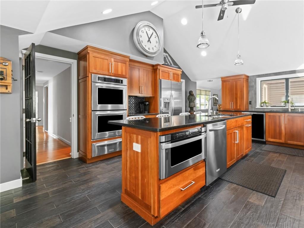 Smithfield, Rhode Island, 02917, United States, 3 Bedrooms Bedrooms, ,3 BathroomsBathrooms,Residential,Active,1953020