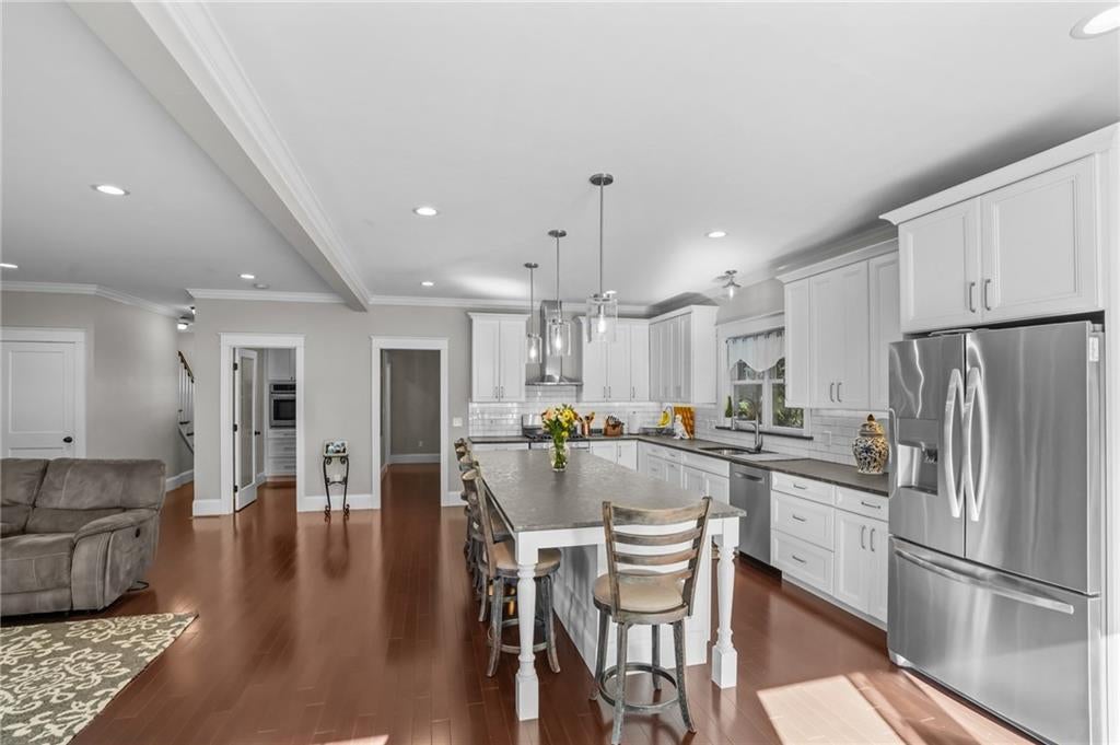 Portsmouth, Rhode Island, 02871, United States, 4 Bedrooms Bedrooms, ,4 BathroomsBathrooms,Residential,Active,1970995