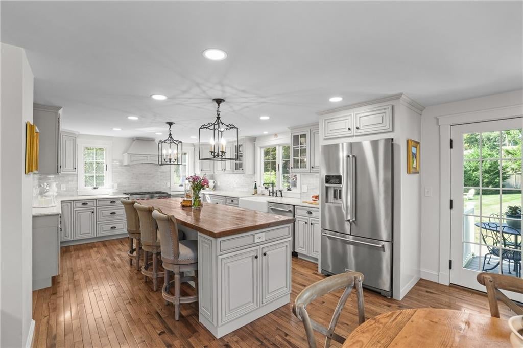 East Greenwich, Rhode Island, 02818, United States, 3 Bedrooms Bedrooms, ,3 BathroomsBathrooms,Residential,Active,1900189
