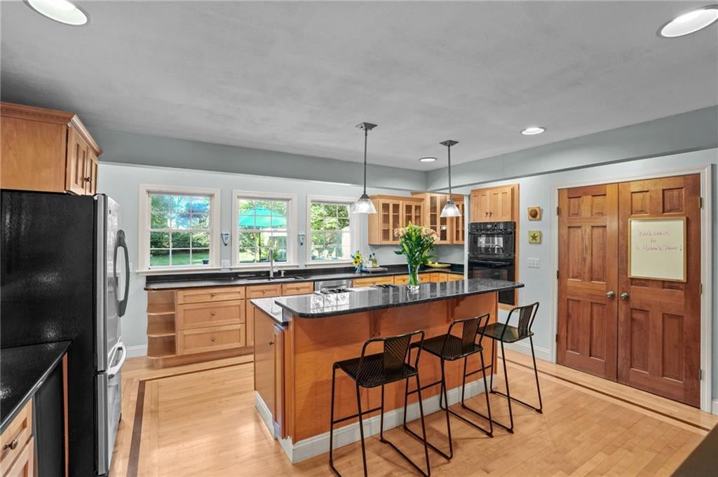 Portsmouth, Rhode Island, 02871, United States, 5 Bedrooms Bedrooms, ,3 BathroomsBathrooms,Residential,Active,1927643