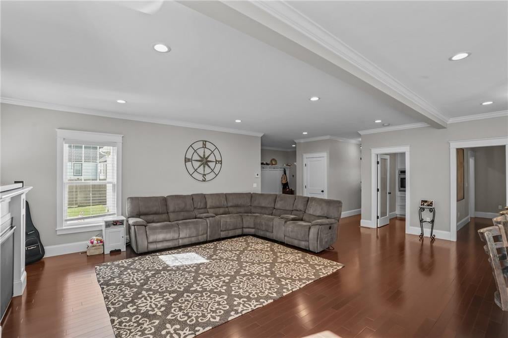 Portsmouth, Rhode Island, 02871, United States, 4 Bedrooms Bedrooms, ,4 BathroomsBathrooms,Residential,Active,1970995