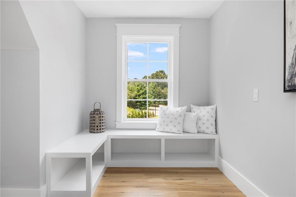 East Greenwich, Rhode Island, 02818, United States, 5 Bedrooms Bedrooms, ,4 BathroomsBathrooms,Residential,Active,1993976