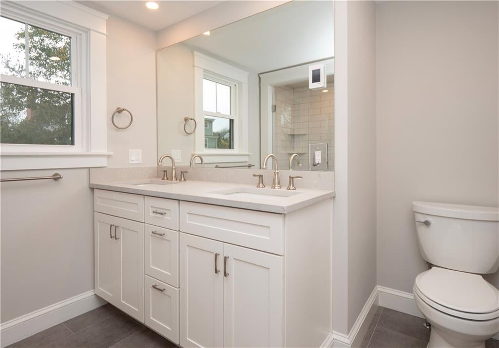 Newport, Rhode Island, 02840, United States, 4 Bedrooms Bedrooms, ,4 BathroomsBathrooms,Residential,Active,1973265