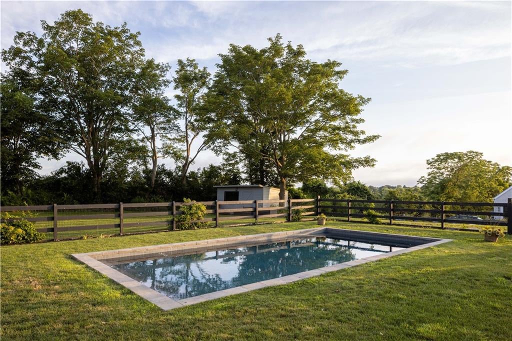 Middletown, Rhode Island, 02842, United States, 5 Bedrooms Bedrooms, ,4 BathroomsBathrooms,Residential,Active,1892610