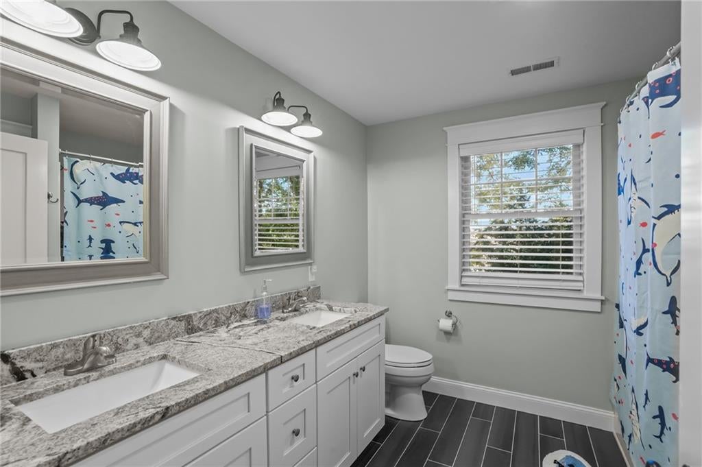 Portsmouth, Rhode Island, 02871, United States, 4 Bedrooms Bedrooms, ,4 BathroomsBathrooms,Residential,Active,1970995