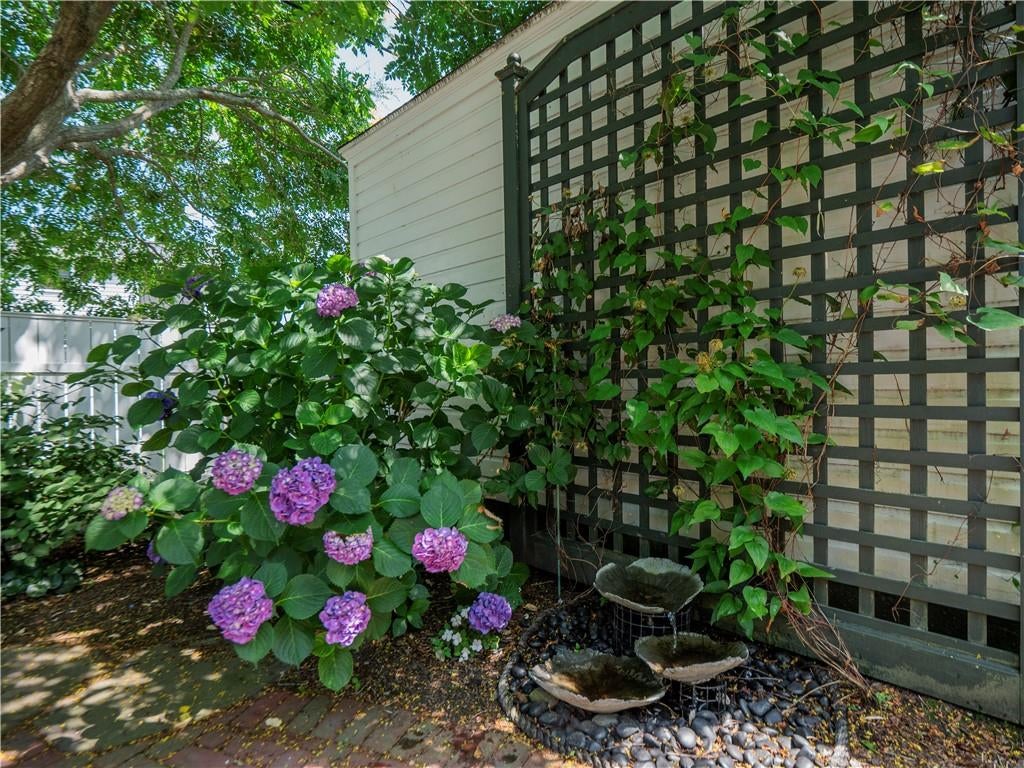 Newport, Rhode Island, 02840, United States, 4 Bedrooms Bedrooms, ,5 BathroomsBathrooms,Residential,Active,1893238