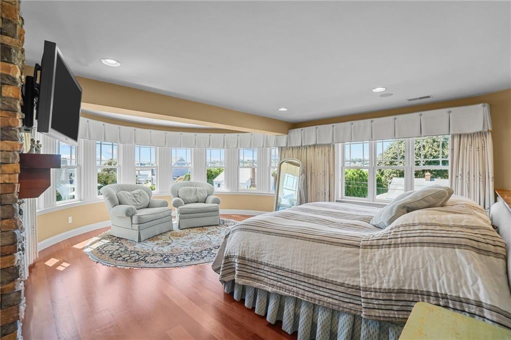 Narragansett, Rhode Island, 02882, United States, 4 Bedrooms Bedrooms, ,4 BathroomsBathrooms,Residential,Active,1929419