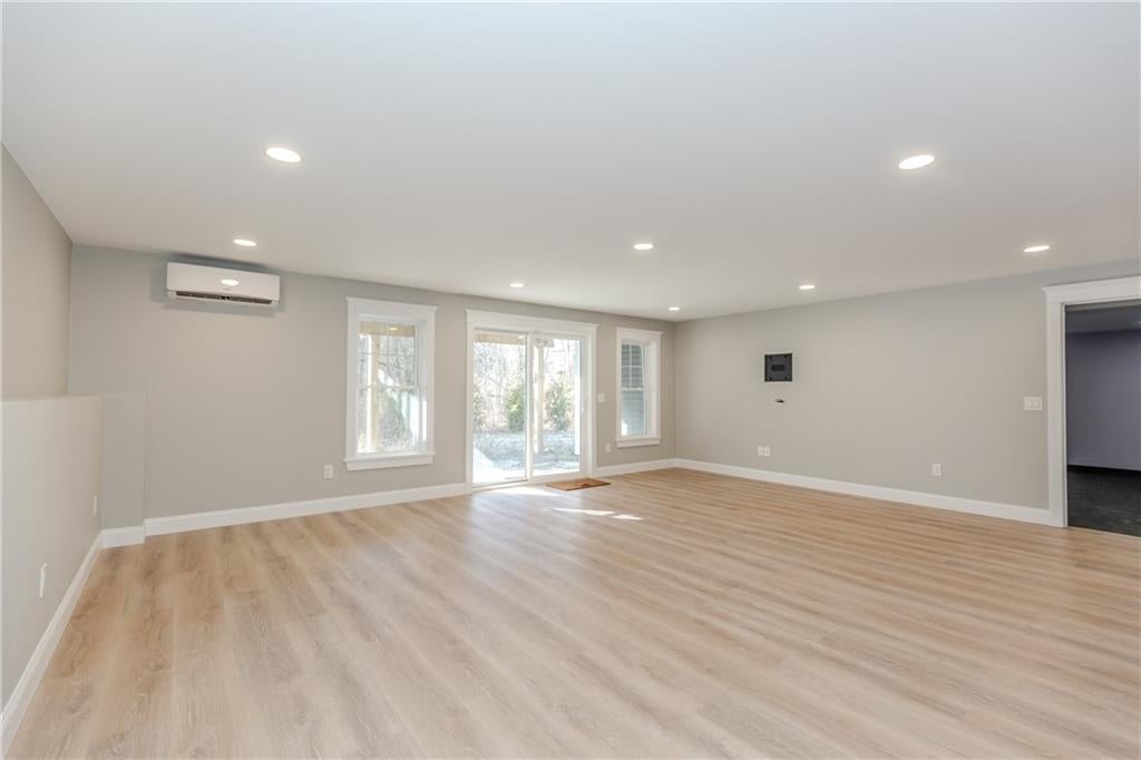 Cranston, Rhode Island, 02921, United States, 3 Bedrooms Bedrooms, ,4 BathroomsBathrooms,Residential,Active,2011445