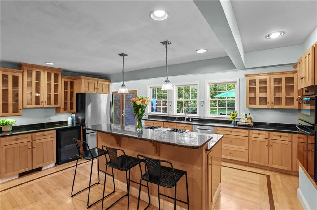 Portsmouth, Rhode Island, 02871, United States, 5 Bedrooms Bedrooms, ,3 BathroomsBathrooms,Residential,Active,1927643