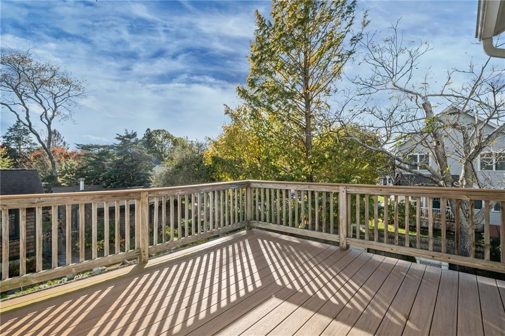 Jamestown, Rhode Island, 02835, United States, 6 Bedrooms Bedrooms, ,4 BathroomsBathrooms,Residential,Active,1987266