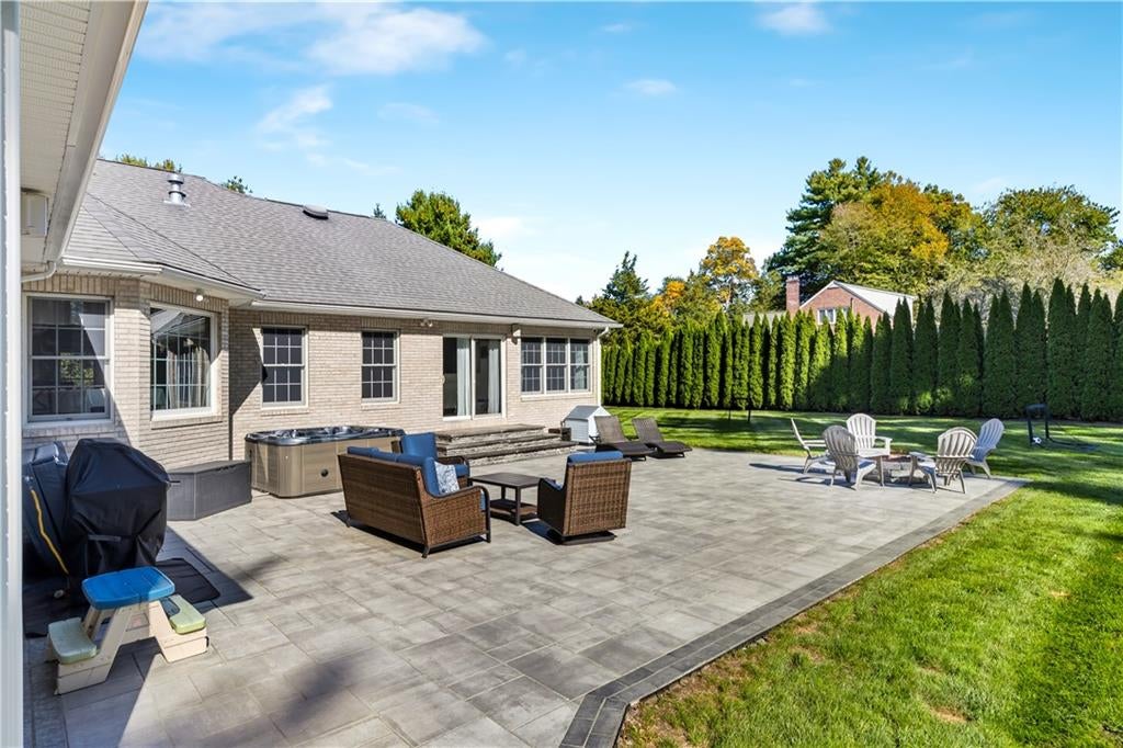 Smithfield, Rhode Island, 02917, United States, 3 Bedrooms Bedrooms, ,2 BathroomsBathrooms,Residential,Active,1954415