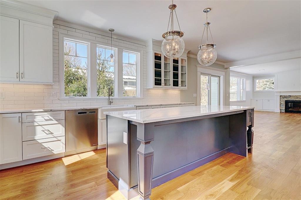 Cranston, Rhode Island, 02908, United States, ,Residential,Active,1704445