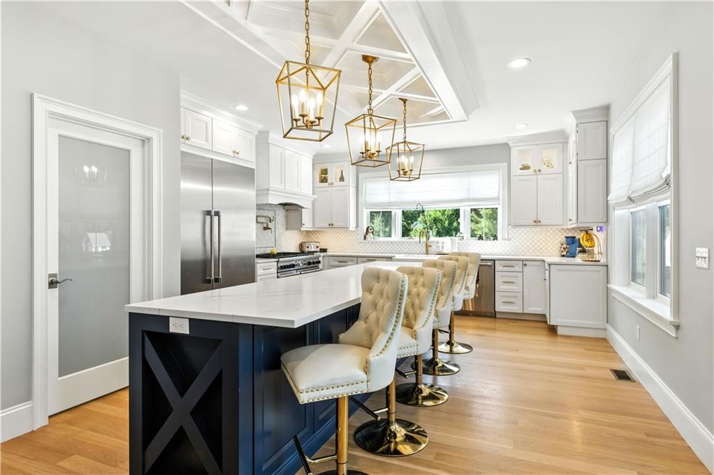 Smithfield, Rhode Island, 02917, United States, 4 Bedrooms Bedrooms, ,7 BathroomsBathrooms,Residential,Active,1944274