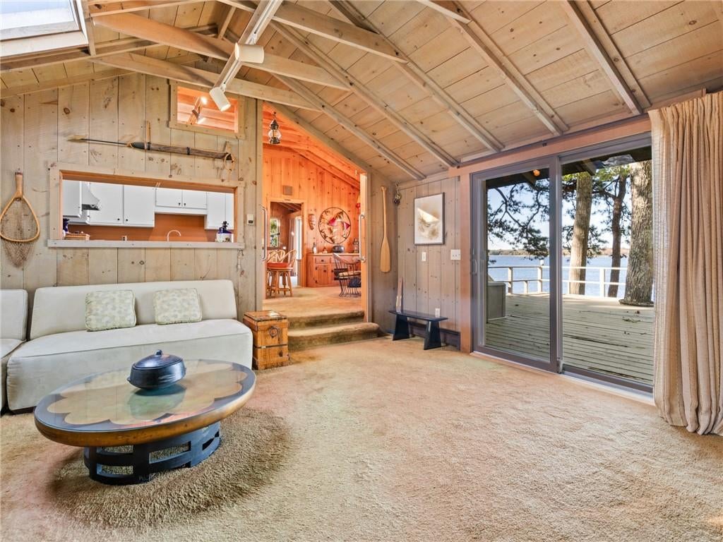 Barrington, Rhode Island, 02806, United States, 1 Bedroom Bedrooms, ,2 BathroomsBathrooms,Residential,Active,1990645