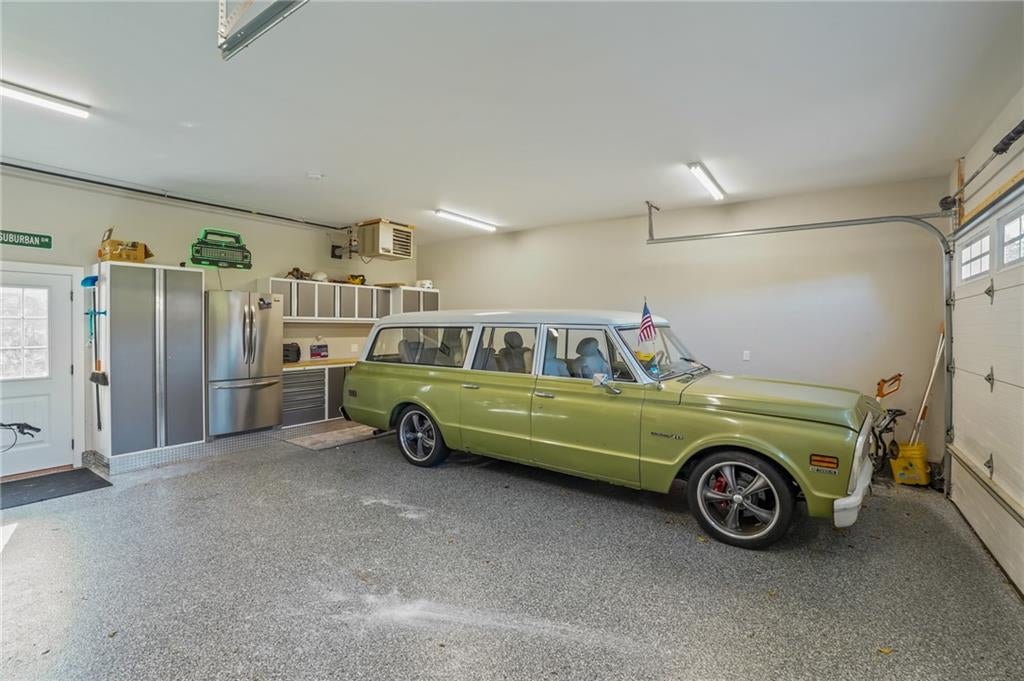 Portsmouth, Rhode Island, 02871, United States, 4 Bedrooms Bedrooms, ,4 BathroomsBathrooms,Residential,Active,1970995