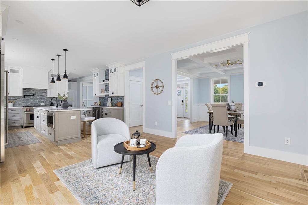 East Greenwich, Rhode Island, 02818, United States, 5 Bedrooms Bedrooms, ,4 BathroomsBathrooms,Residential,Active,1993976