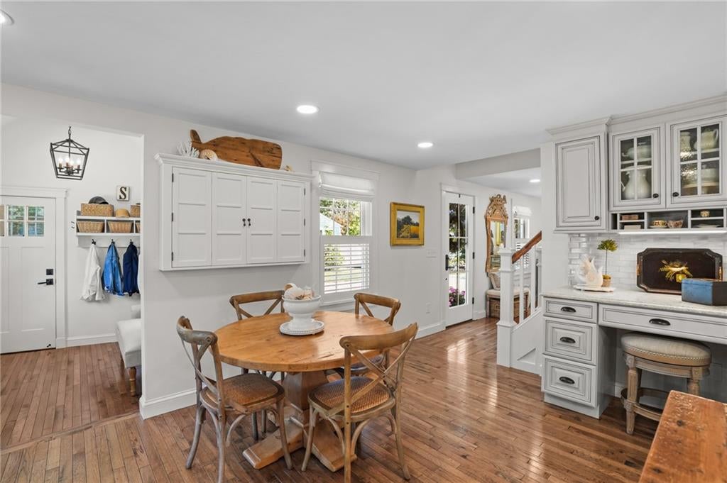 East Greenwich, Rhode Island, 02818, United States, 3 Bedrooms Bedrooms, ,3 BathroomsBathrooms,Residential,Active,1900189