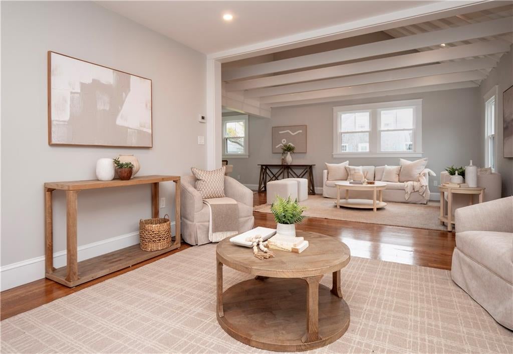 Newport, Rhode Island, 02840, United States, 4 Bedrooms Bedrooms, ,4 BathroomsBathrooms,Residential,Active,1973265