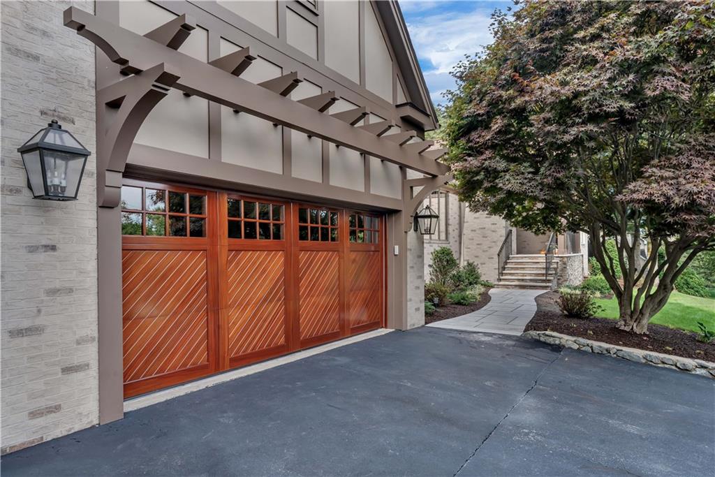 Lincoln, Rhode Island, 02865, United States, 4 Bedrooms Bedrooms, ,3 BathroomsBathrooms,Residential,Active,1964506