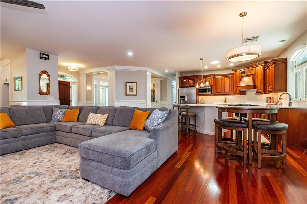 Smithfield, Rhode Island, 02917, United States, 4 Bedrooms Bedrooms, ,3 BathroomsBathrooms,Residential,Active,1929673