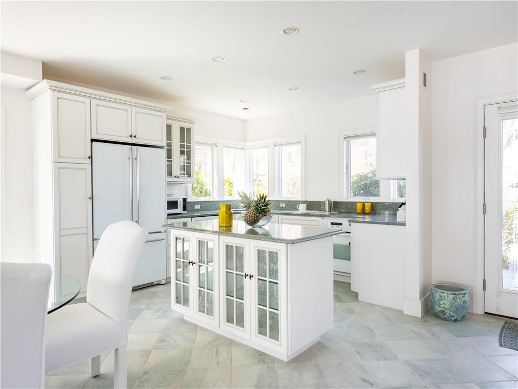 Newport, Rhode Island, 02840, United States, ,3 BathroomsBathrooms,Residential,Active,1790147