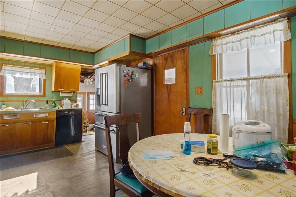 Cranston, Rhode Island, 02921, United States, ,1 BathroomBathrooms,Residential,Active,1703839