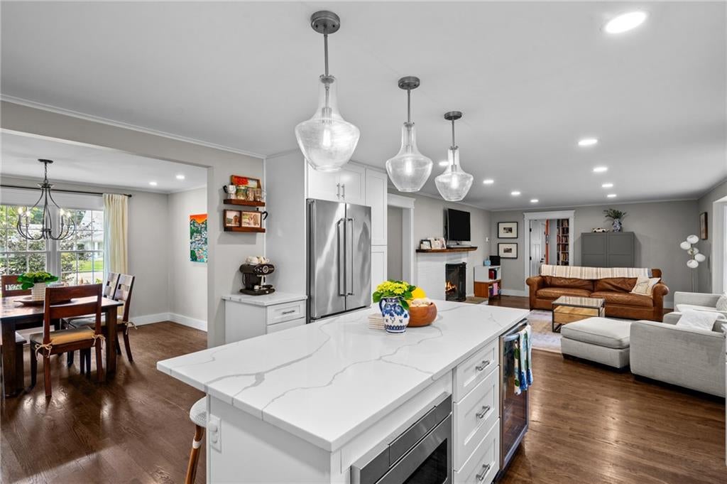 Barrington, Rhode Island, 02806, United States, 4 Bedrooms Bedrooms, ,4 BathroomsBathrooms,Residential,Active,1942364