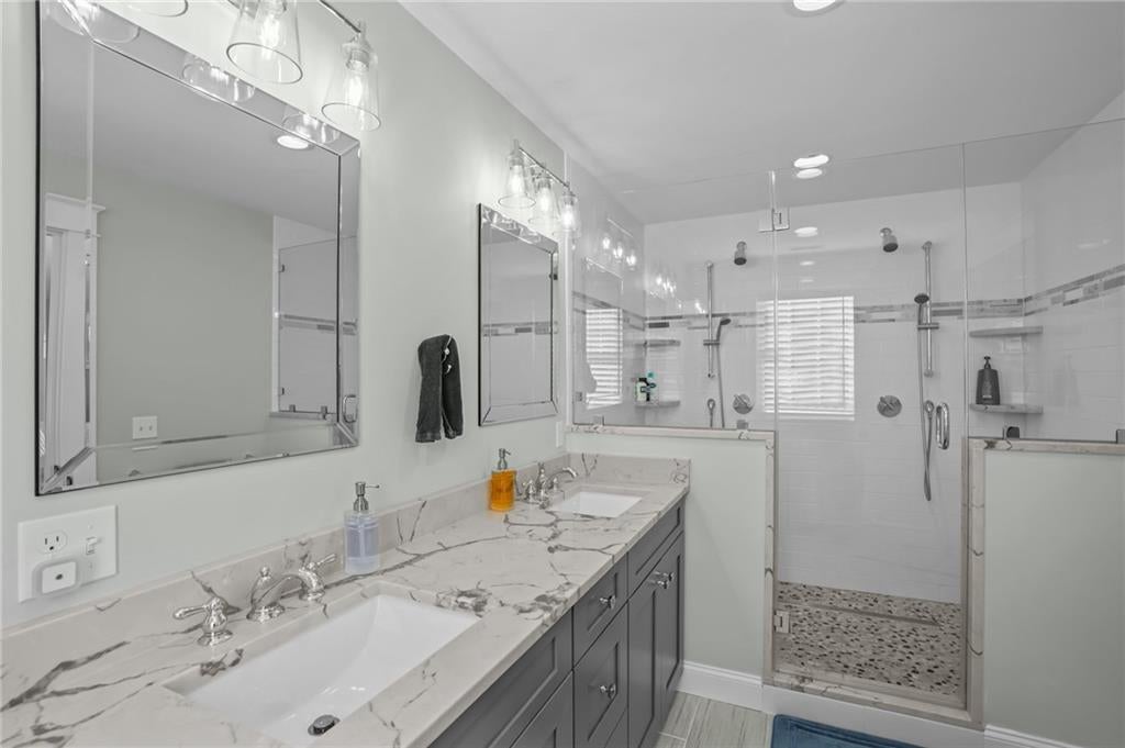 Portsmouth, Rhode Island, 02871, United States, 4 Bedrooms Bedrooms, ,4 BathroomsBathrooms,Residential,Active,1970995