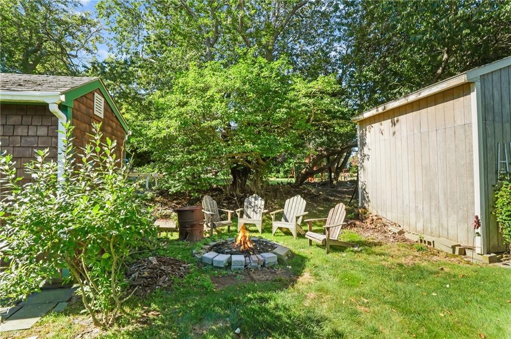 Portsmouth, Rhode Island, 02871, United States, 5 Bedrooms Bedrooms, ,3 BathroomsBathrooms,Residential,Active,1927643