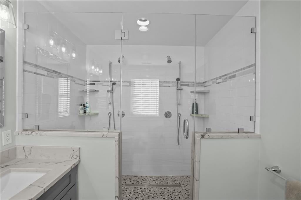 Portsmouth, Rhode Island, 02871, United States, 4 Bedrooms Bedrooms, ,4 BathroomsBathrooms,Residential,Active,1970995