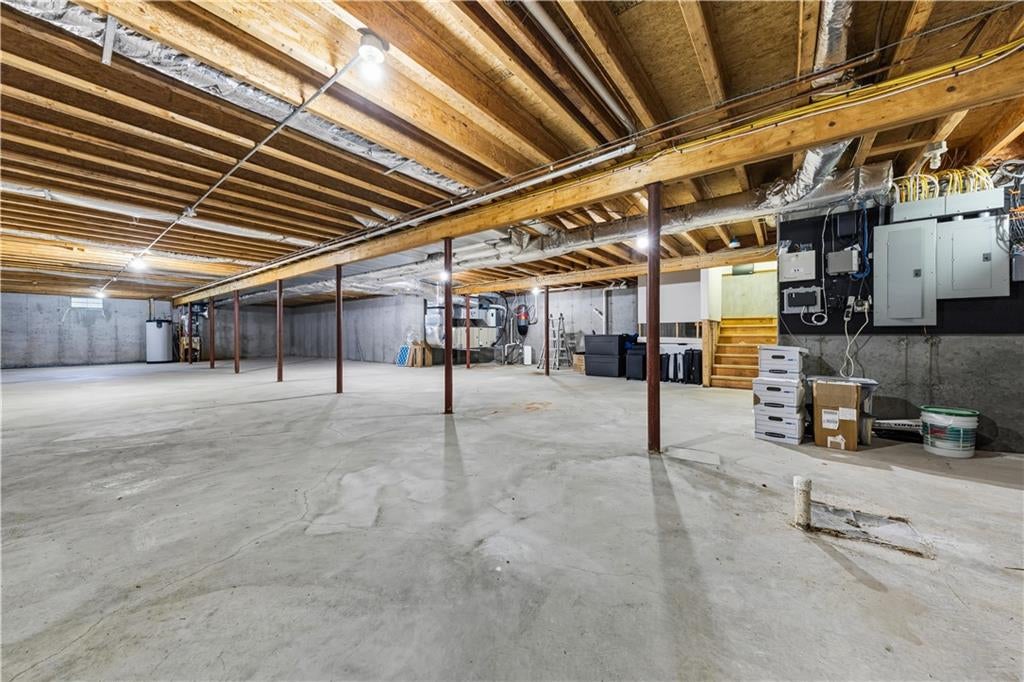 Smithfield, Rhode Island, 02917, United States, 3 Bedrooms Bedrooms, ,2 BathroomsBathrooms,Residential,Active,1954415