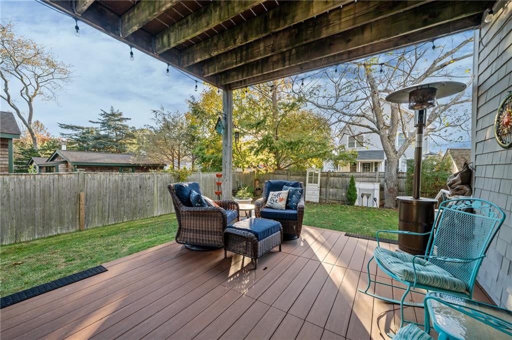 Jamestown, Rhode Island, 02835, United States, 6 Bedrooms Bedrooms, ,4 BathroomsBathrooms,Residential,Active,1987266