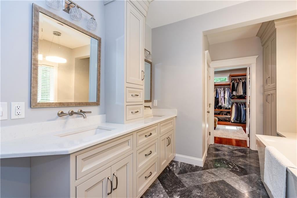 Smithfield, Rhode Island, 02917, United States, 4 Bedrooms Bedrooms, ,3 BathroomsBathrooms,Residential,Active,1929673