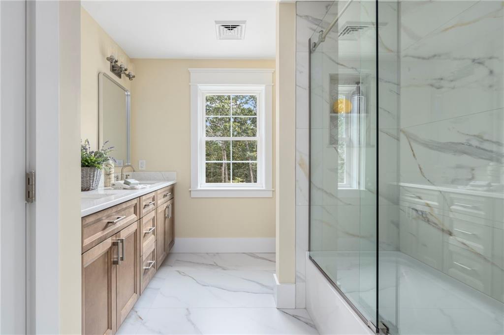 East Greenwich, Rhode Island, 02818, United States, 5 Bedrooms Bedrooms, ,4 BathroomsBathrooms,Residential,Active,1993976