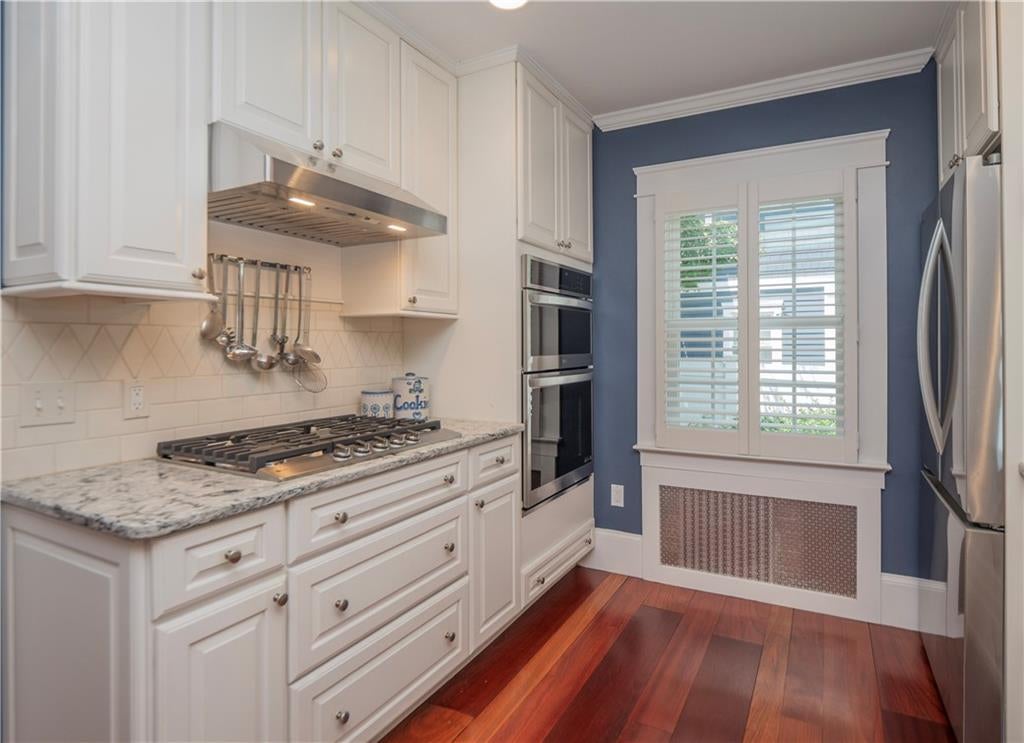 Newport, Rhode Island, 02840, United States, 4 Bedrooms Bedrooms, ,5 BathroomsBathrooms,Residential,Active,1893238