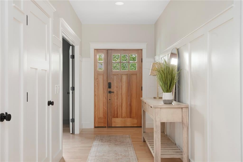 Cranston, Rhode Island, 02921, United States, 4 Bedrooms Bedrooms, ,5 BathroomsBathrooms,Residential,Active,1936118