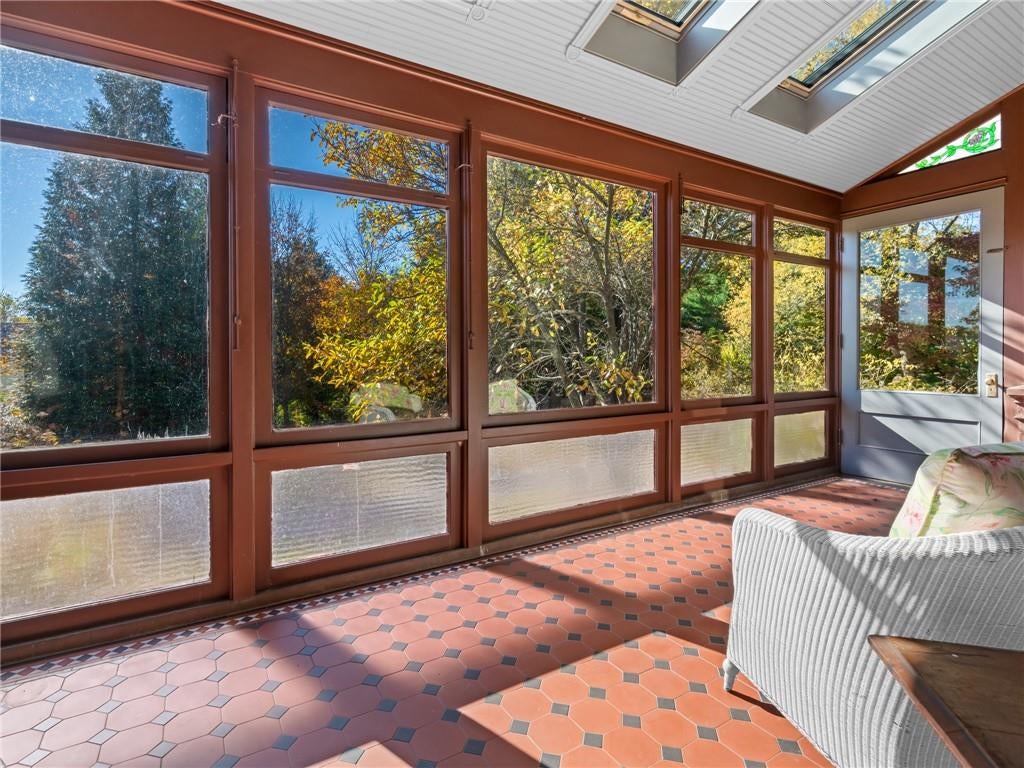 Warwick, Rhode Island, 02818, United States, 5 Bedrooms Bedrooms, ,4 BathroomsBathrooms,Residential,Active,2006818