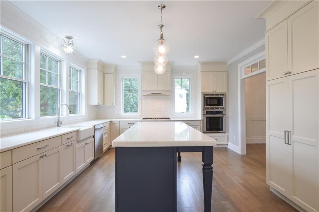 East Greenwich, Rhode Island, 02818, United States, 4 Bedrooms Bedrooms, ,4 BathroomsBathrooms,Residential,Active,1985570