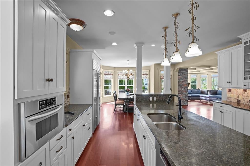 Narragansett, Rhode Island, 02882, United States, 4 Bedrooms Bedrooms, ,4 BathroomsBathrooms,Residential,Active,1929419