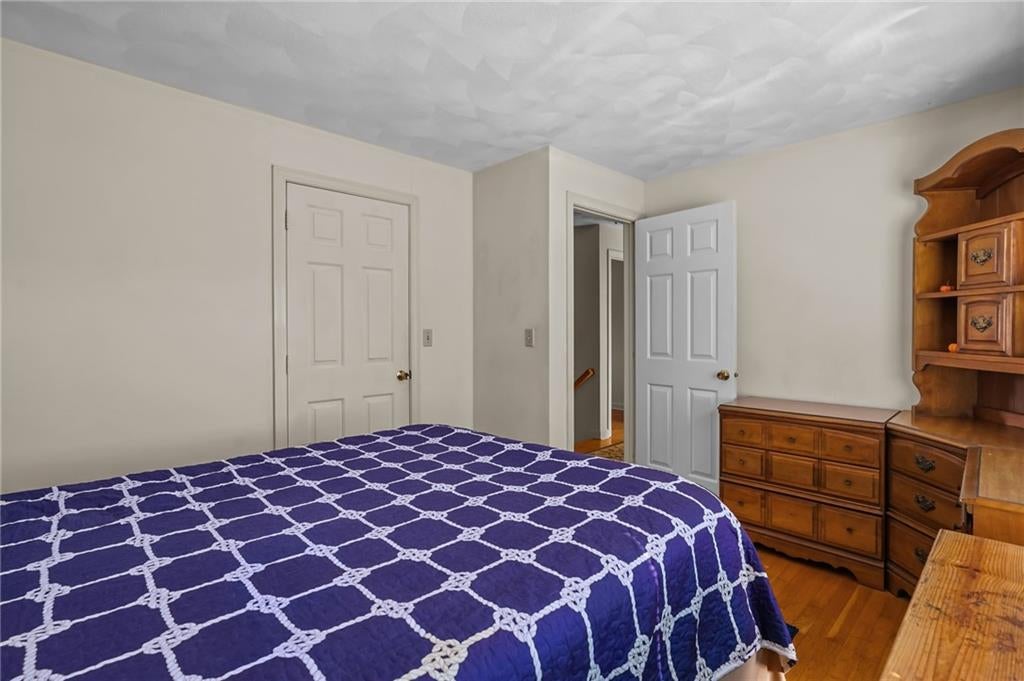 Portsmouth, Rhode Island, 02871, United States, 4 Bedrooms Bedrooms, ,3 BathroomsBathrooms,Residential,Active,1952506