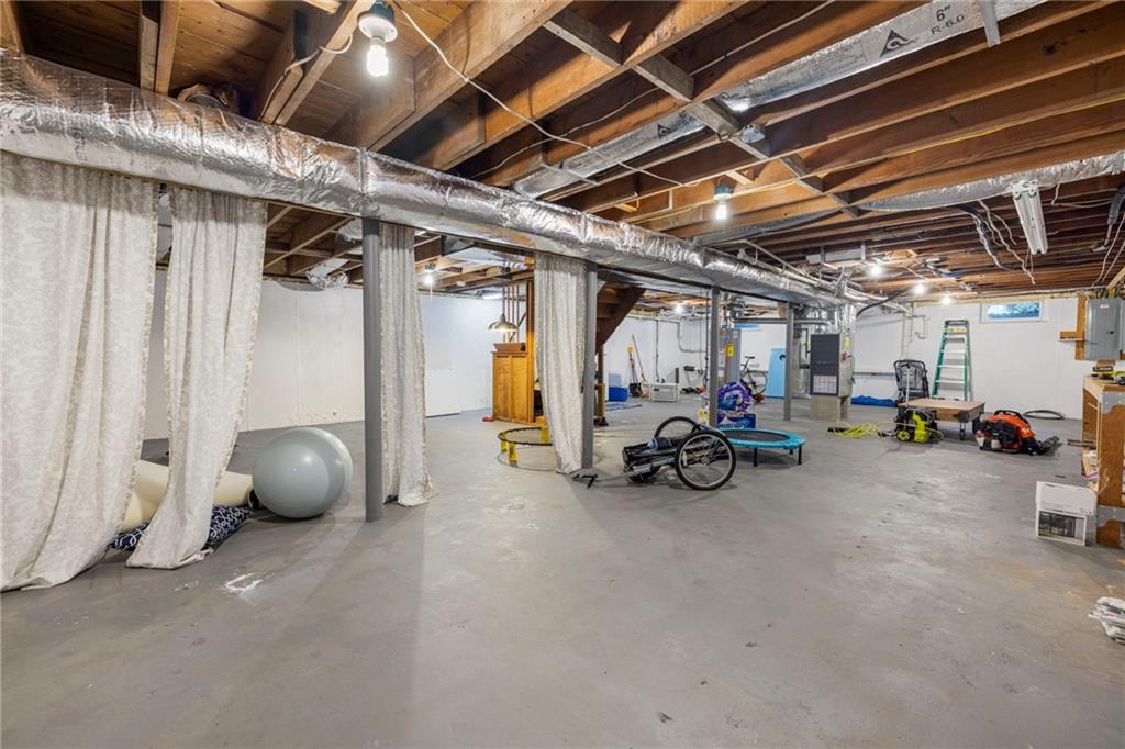 Newport, Rhode Island, 02840, United States, 4 Bedrooms Bedrooms, ,3 BathroomsBathrooms,Residential,Active,1959529