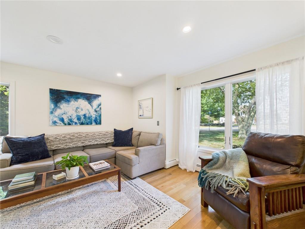 South Kingstown, Rhode Island, 02879, United States, 3 Bedrooms Bedrooms, ,3 BathroomsBathrooms,Residential,Pending,1920270