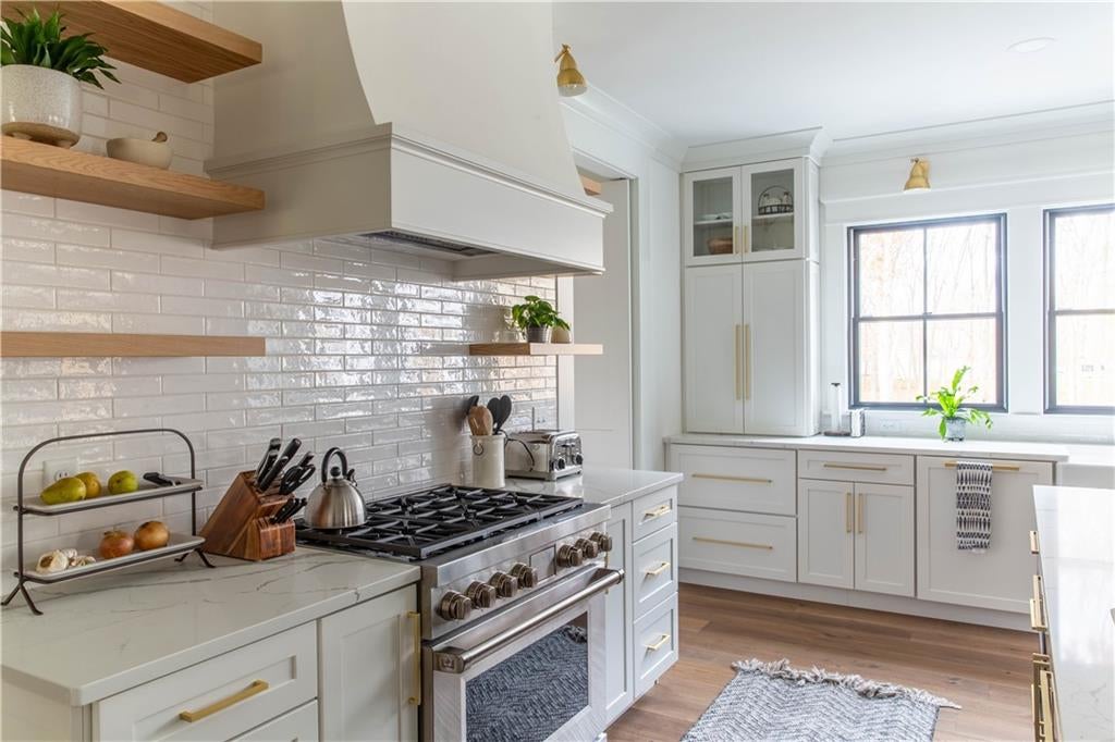 East Greenwich, Rhode Island, 02818, United States, ,3 BathroomsBathrooms,Residential,Active,1718901