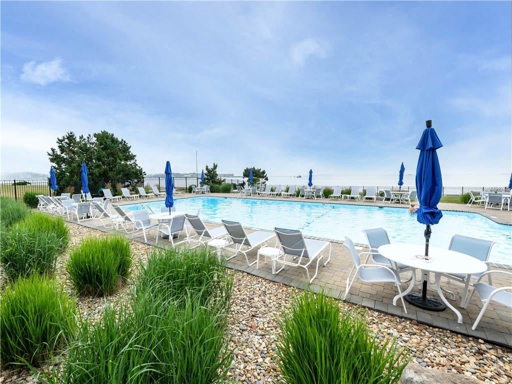 Newport, Rhode Island, 02840, United States, ,3 BathroomsBathrooms,Residential,Active,1790147