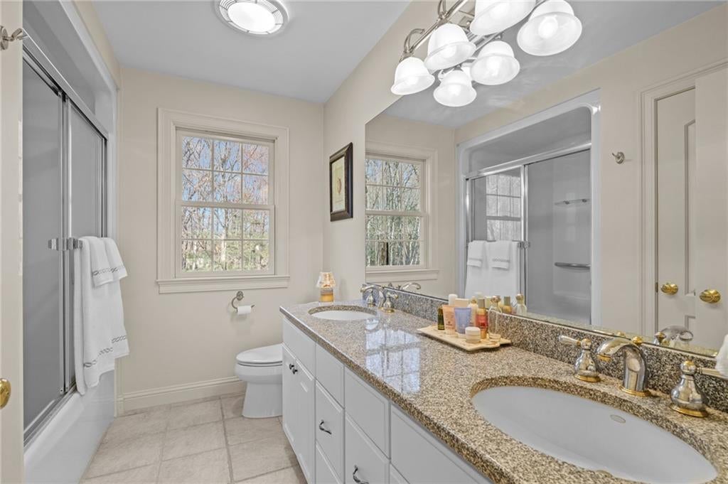 East Greenwich, Rhode Island, 02818, United States, ,4 BathroomsBathrooms,Residential,Active,1791211