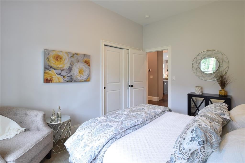 East Greenwich, Rhode Island, 02818, United States, 4 Bedrooms Bedrooms, ,3 BathroomsBathrooms,Residential,Active,1985551