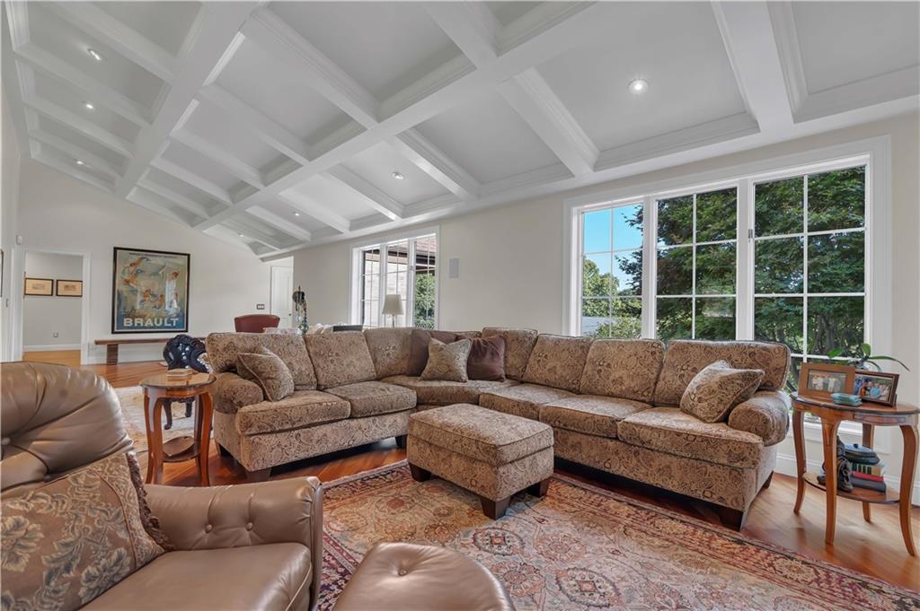 Lincoln, Rhode Island, 02865, United States, 4 Bedrooms Bedrooms, ,3 BathroomsBathrooms,Residential,Active,1964506