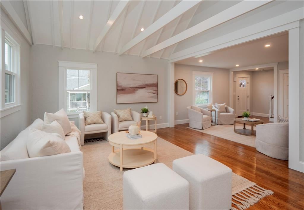 Newport, Rhode Island, 02840, United States, 4 Bedrooms Bedrooms, ,4 BathroomsBathrooms,Residential,Active,1973265