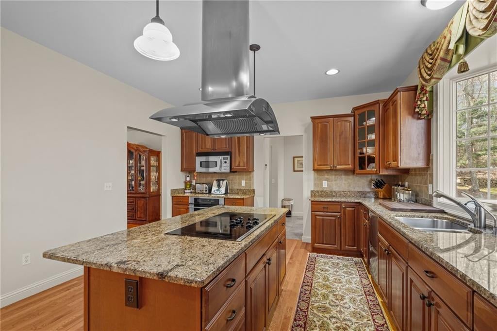 East Greenwich, Rhode Island, 02818, United States, ,4 BathroomsBathrooms,Residential,Active,1791211