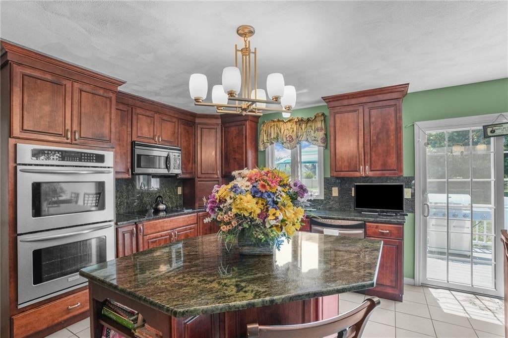 Portsmouth, Rhode Island, 02871, United States, 4 Bedrooms Bedrooms, ,3 BathroomsBathrooms,Residential,Active,1904703